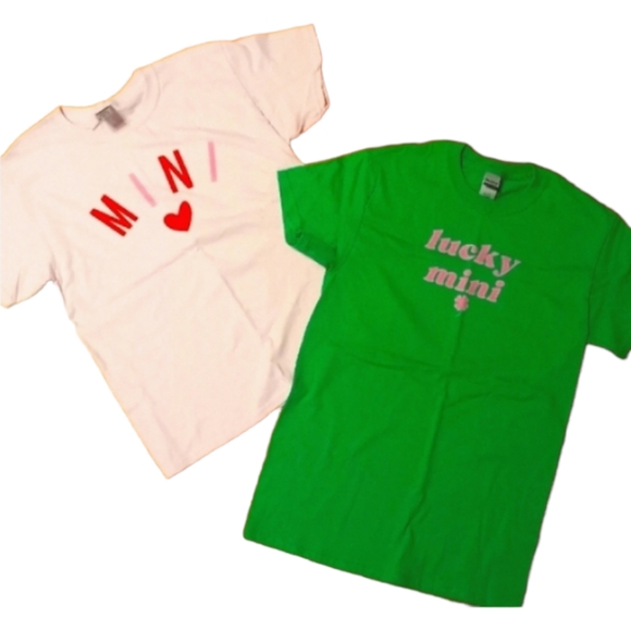 Bundle of NEW Gildan holiday MINI graphic tees for kids in unisex sizes - Picture 1 of 4